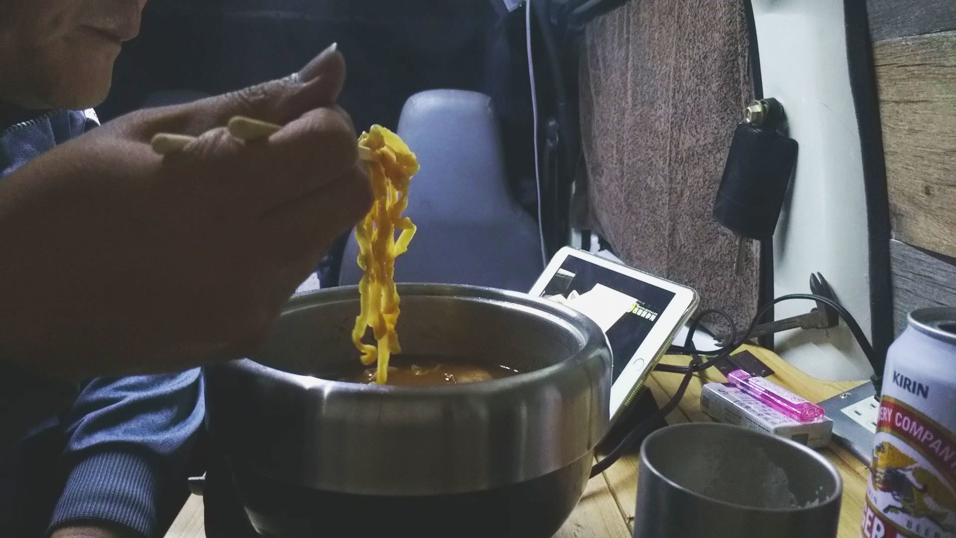 車中泊で寿がきや味噌煮込みうどん